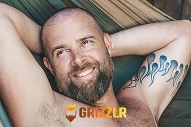 Rugged hairy gay bear posing shirtless - Grizzlr