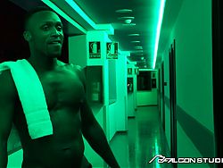 Best Bodybuilders - Have You Seen That First Cock ? WOW