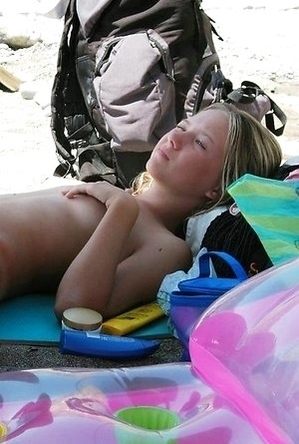 amateur photos,&nbsp;nude,&nbsp;on  beach,&nbsp;pussy,&nbsp;vagina,&nbsp;young girls,&nbsp;