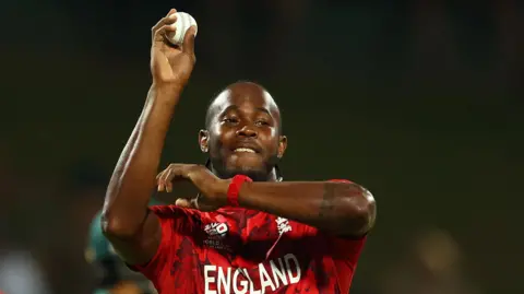 England fast bowler Jofra Archer warming up