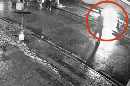 家长带娃放烟花烧掉80万财物被判刑