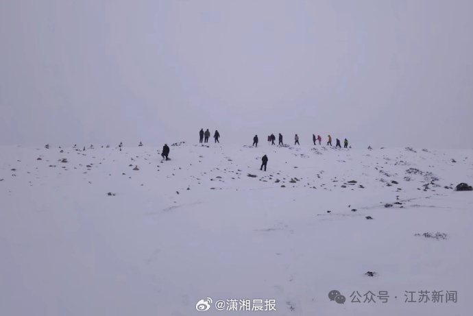 女生徒步失联被找到，用牛粪保温