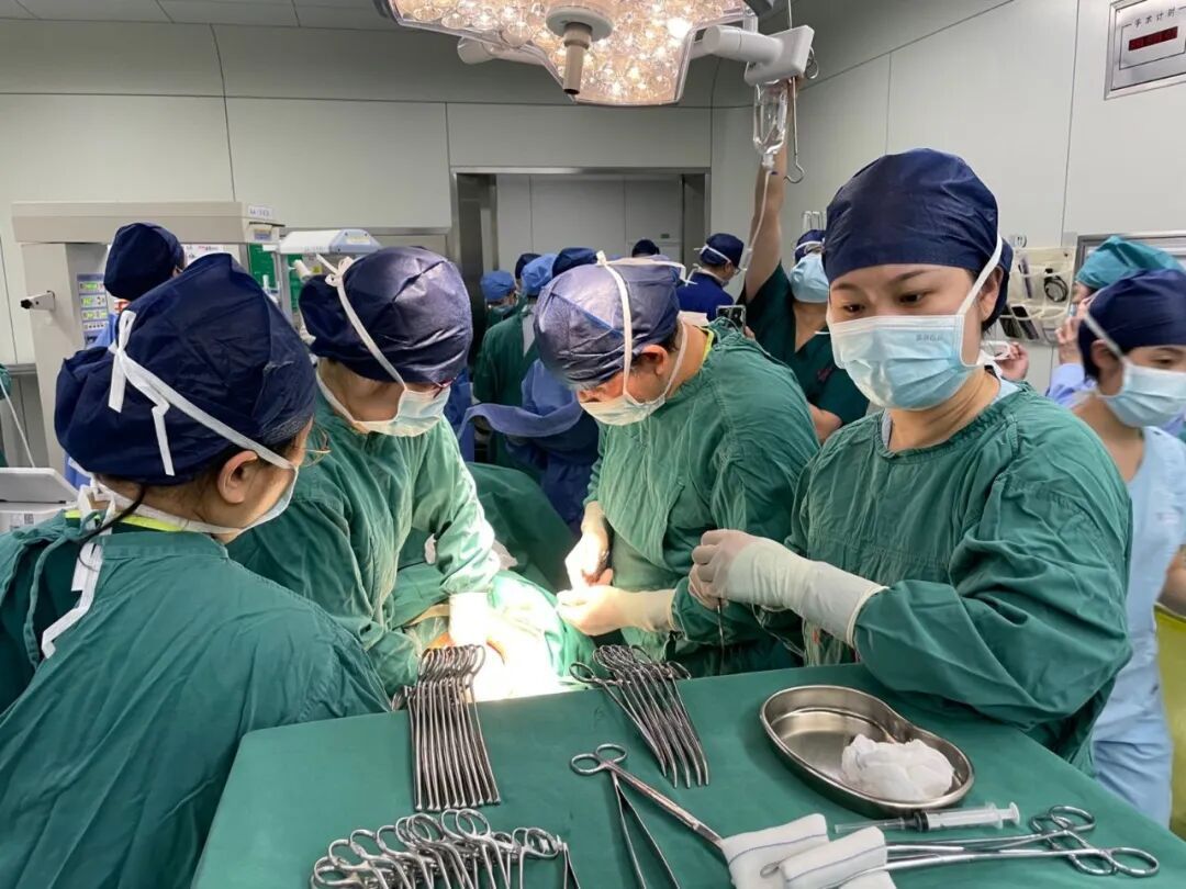 5胞胎(1男4女)顺利出生!六千万分之一概率的奇迹!父亲回应哥哥和4个妹妹名字含义,准备给老婆送黄金 5胞胎(1男4女)顺利出生!六千万分之一概率的奇迹!父亲回应哥哥和4个妹妹名字含义,准备给老婆送黄金