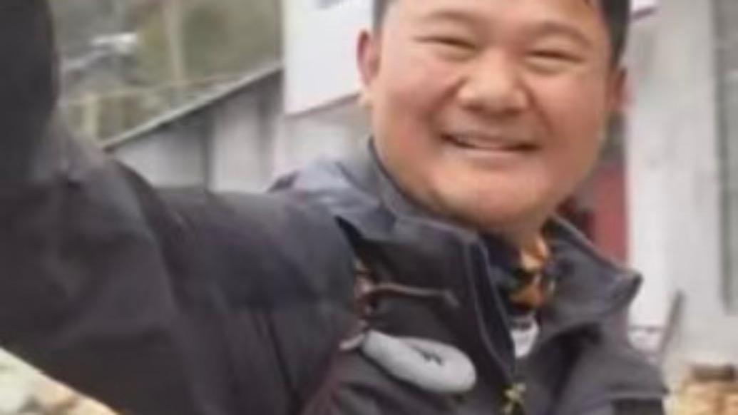 “再大的困难他都不怕”，小伙为降血脂徒步1400公里返乡，父亲门前守候心疼落泪