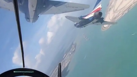 燃！中国空军八一飞行表演队炫舞蓝天 送上新春祝福