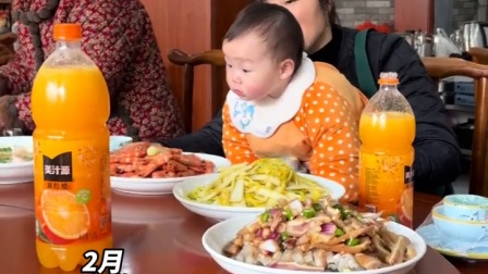 从来没吃过饭的人类幼崽，眼里全是对饭菜的渴望