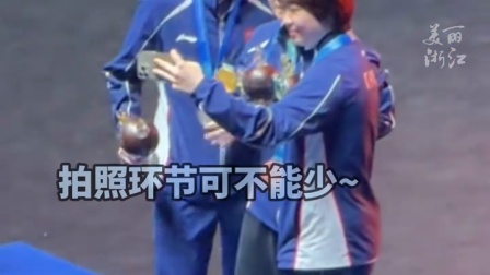 鏖战七轮后获胜 孙颖莎赛后与王曼昱蒯曼一同自拍合影