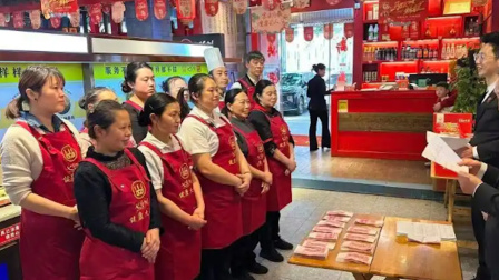 火锅店把春节盈利分员工 老板发声