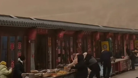 沙尘暴席卷多地：机场多个航班延误，众多景区关闭