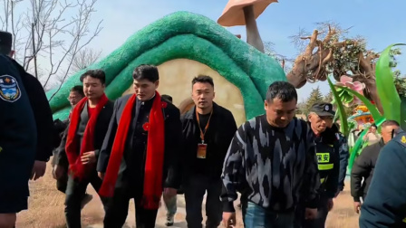 大衣哥商演忙不过来 现场人山人海