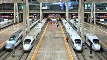 春节返程遇高铁超载 乘客被迫下车