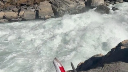 虎跳峡男子落水救援难度为天花板级别