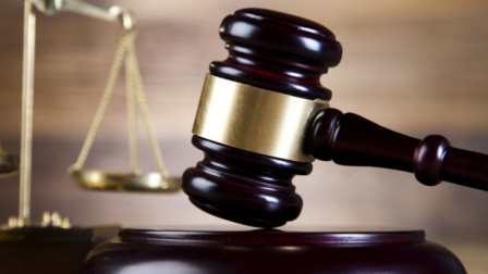 男子不满判决持锤子尾随下班法官