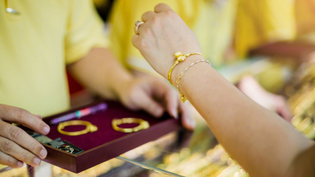 金饰价格一夜涨59元