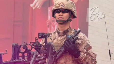 湖南长沙一武警执勤时不动如山，被群众现场“辨真假”