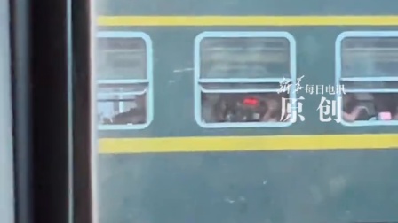 孩子用画笔致敬军人叔叔，两年后，意外收获了对面视角的照片