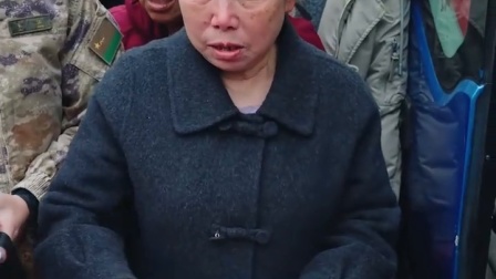 爱的传递！“鞋垫妈妈”亲手缝鞋垫又来送新兵