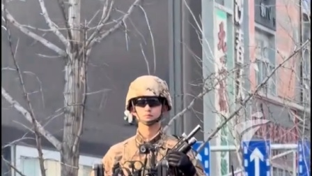 湖南长沙“00后”执勤武警战士因身姿挺拔、外表英俊引发热议