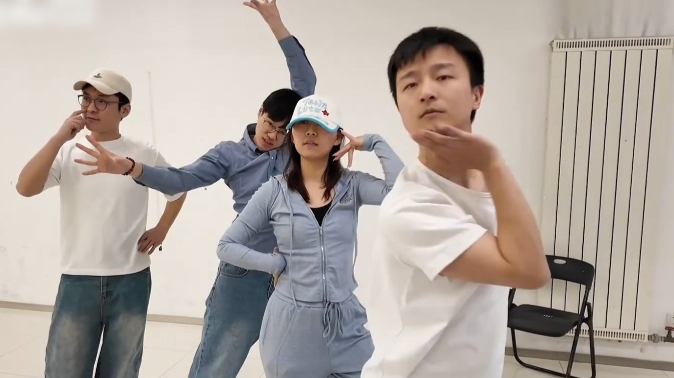 高海宝、合文俊、赖美云、李逗逗、李飞合体挑战跳舞
