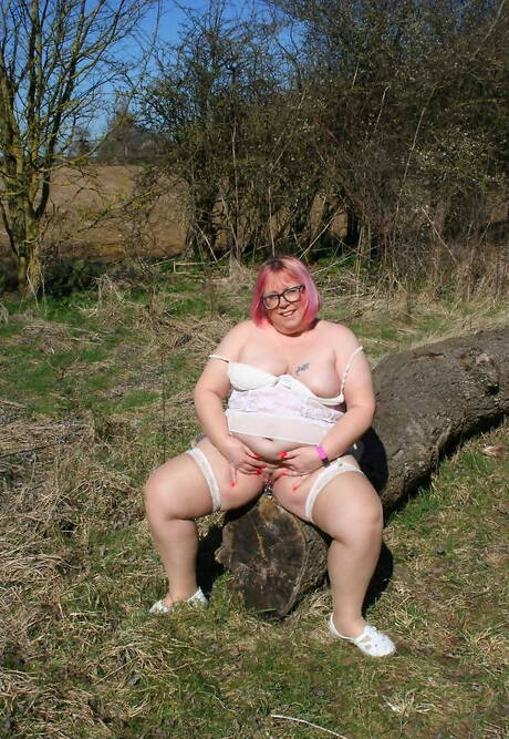 Milf in Glasses Pics