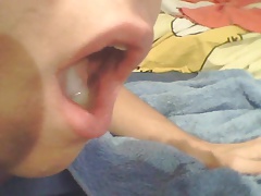 twink cums in mouth webcam