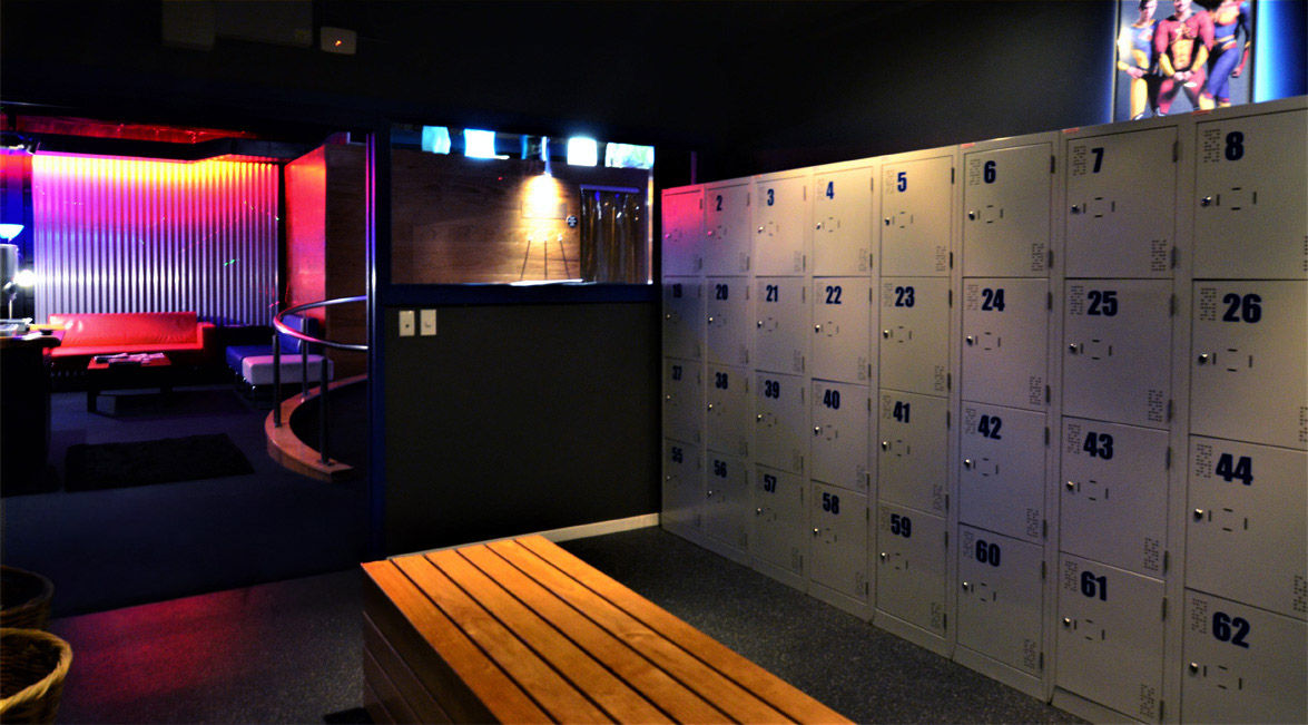 Locker room and changing area at Menfriends