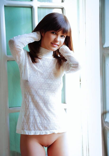 Tits and Shaved Pussy Pics