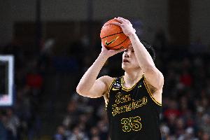 王俊杰在NCAA比赛中表现出色，中国男篮集训或暂无归队计划