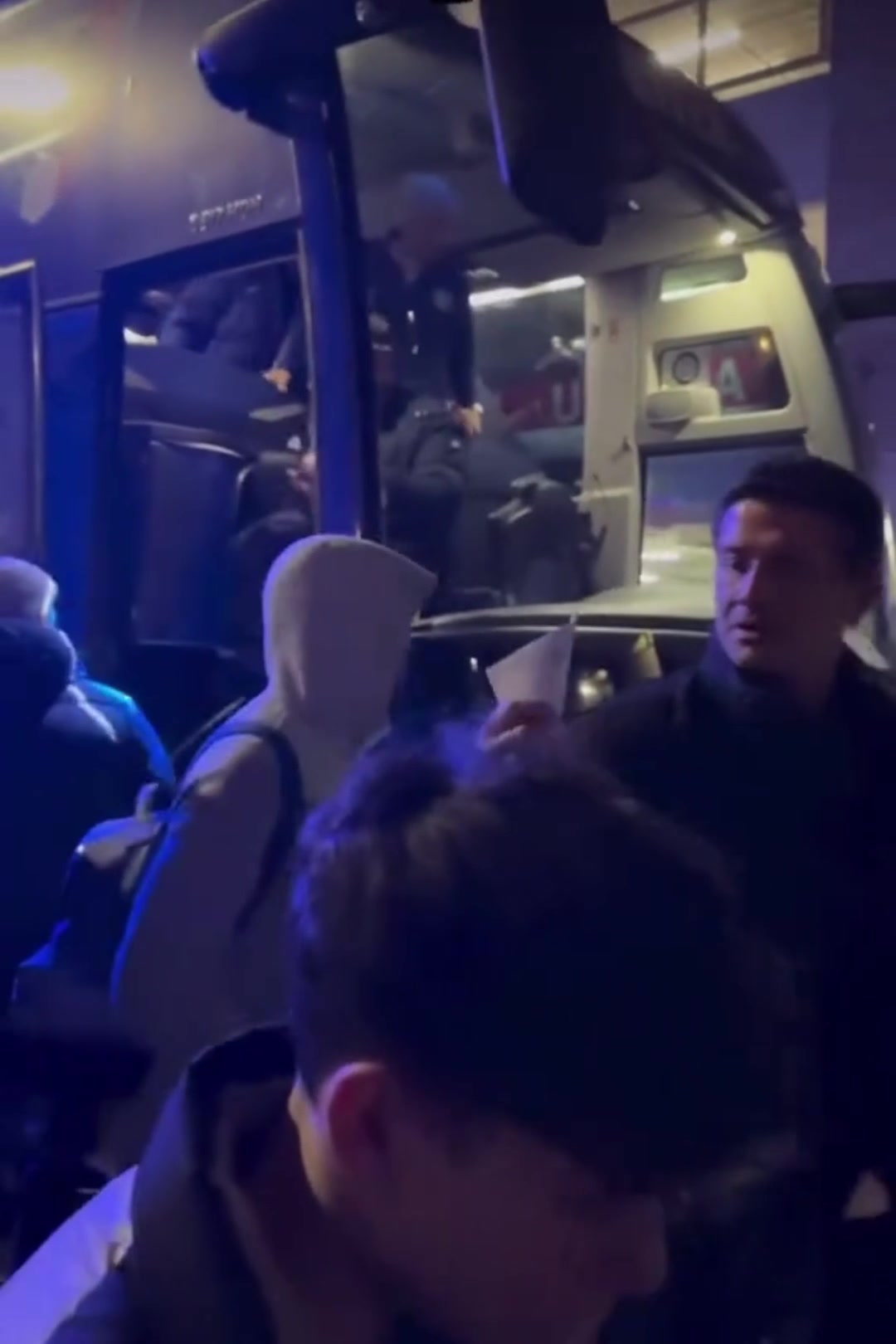 【有道理嘛?】有秘籍！国米将帅返回米兰下车时，齐沃收到了一张神秘纸条