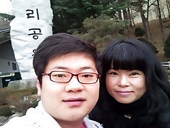 Amateur Korean couple fucks in classic missionary pose on camera