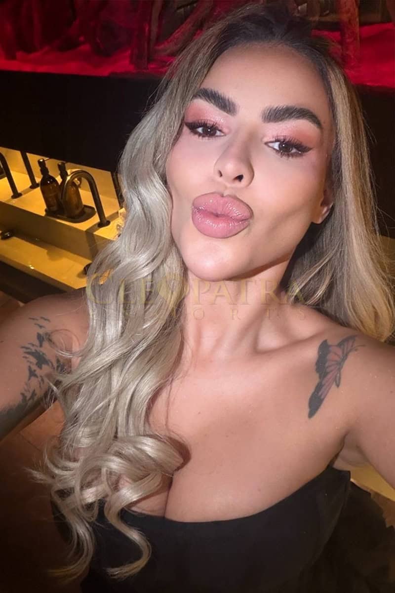 Elegant London escort woman for exclusive companionship.